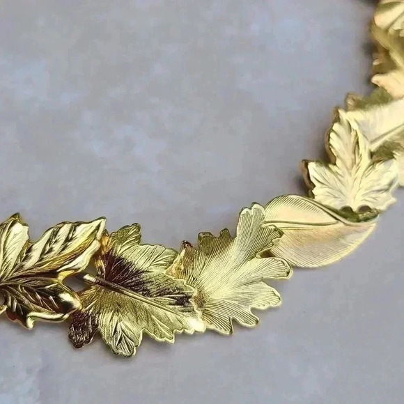Vintage Napier leaves Gold-toned necklace - Picture 9 of 16